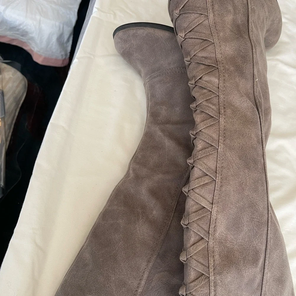 Boots - Picture 3 of 5